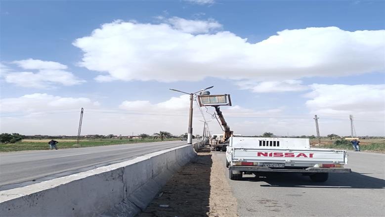 صيانة أعمدة الإنارة المتساقطة بسبب الطقس